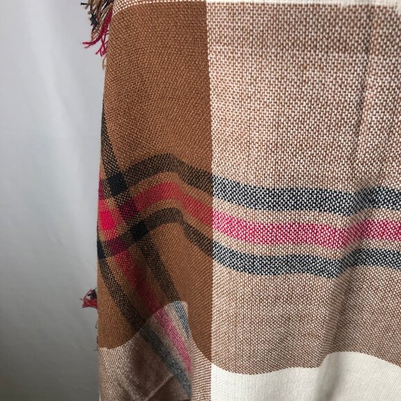 🧣 Liz Sinclair Oversized Plaid Scarf – Timeless Warm Neutrals - Picture 10 of 13